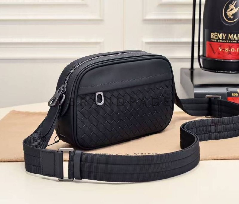 Пуховик Loro Piana из высококачественного материала BPLUX12367 Пуховик Loro Piana из высококачественного материала BPLUX12367