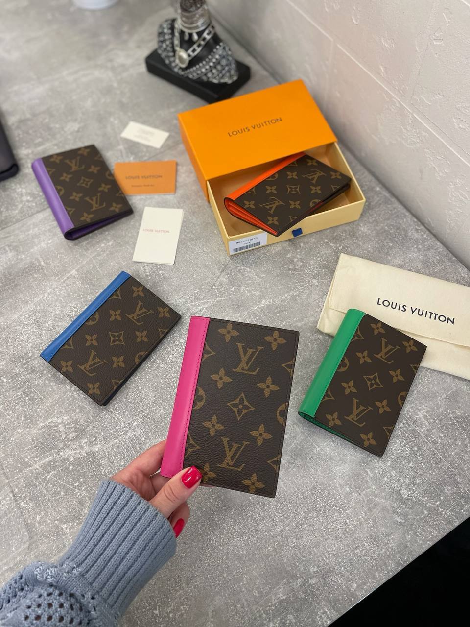 Коллекционная обложка на паспорт Louis Vuitton BP-47909 Коллекционная обложка на паспорт Louis Vuitton BP-47909