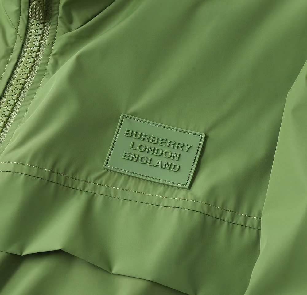 Ветровка для отдыха Burberry BP-28382 Ветровка для отдыха Burberry BP-28382