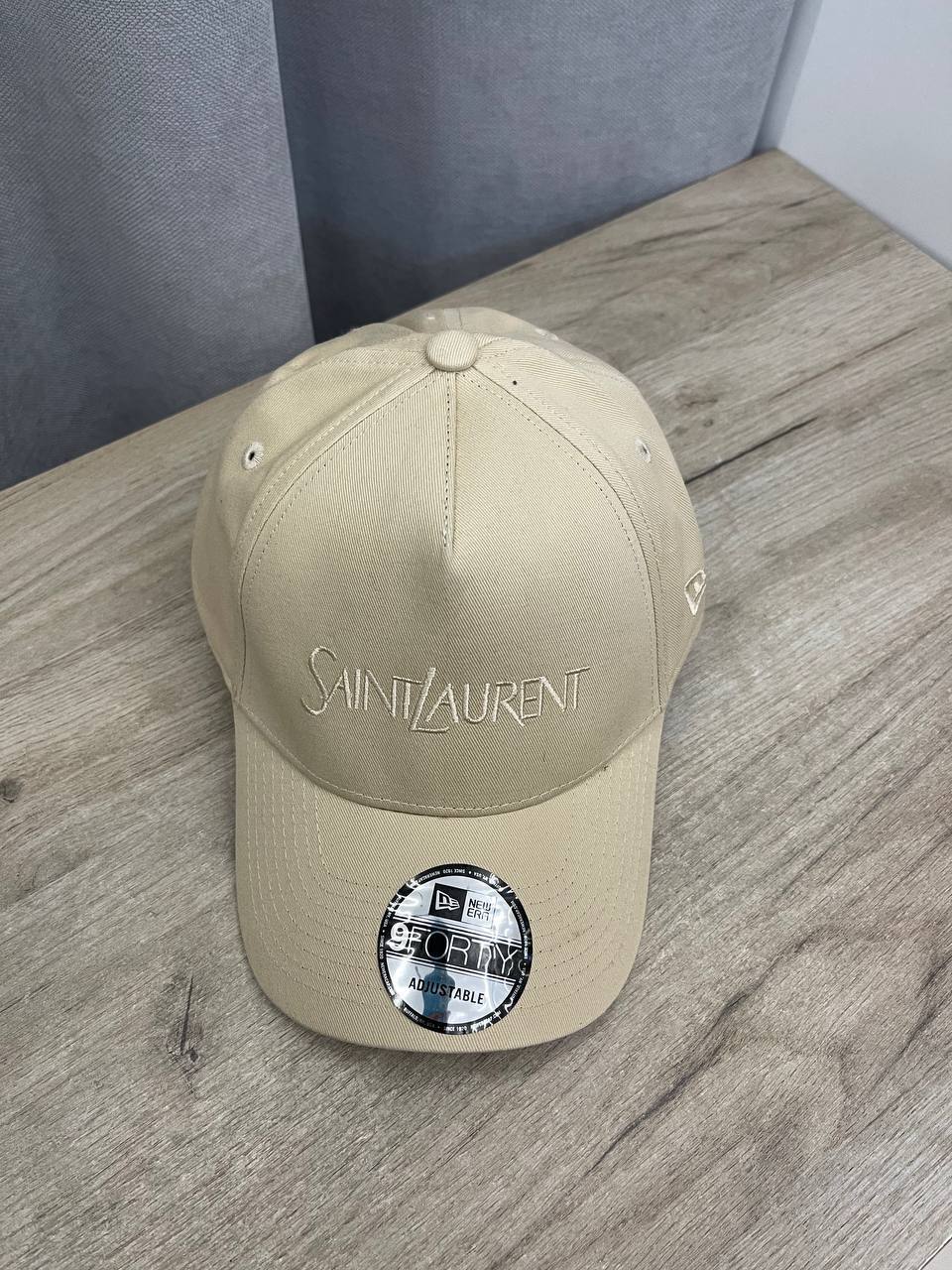 Повседневная бейсболка Yves Saint Laurent BP-50669 Повседневная бейсболка Yves Saint Laurent BP-50669