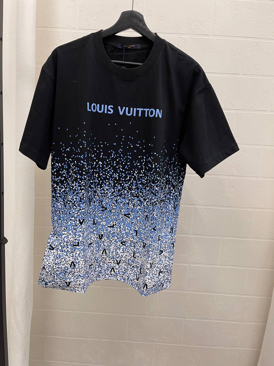 Повседневная футболка Louis Vuitton BP-37019 Повседневная футболка Louis Vuitton BP-37019
