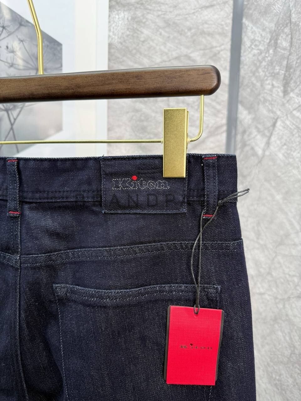 Джинсы хлопковые Kiton BPLUX5461 Джинсы хлопковые Kiton BPLUX5461