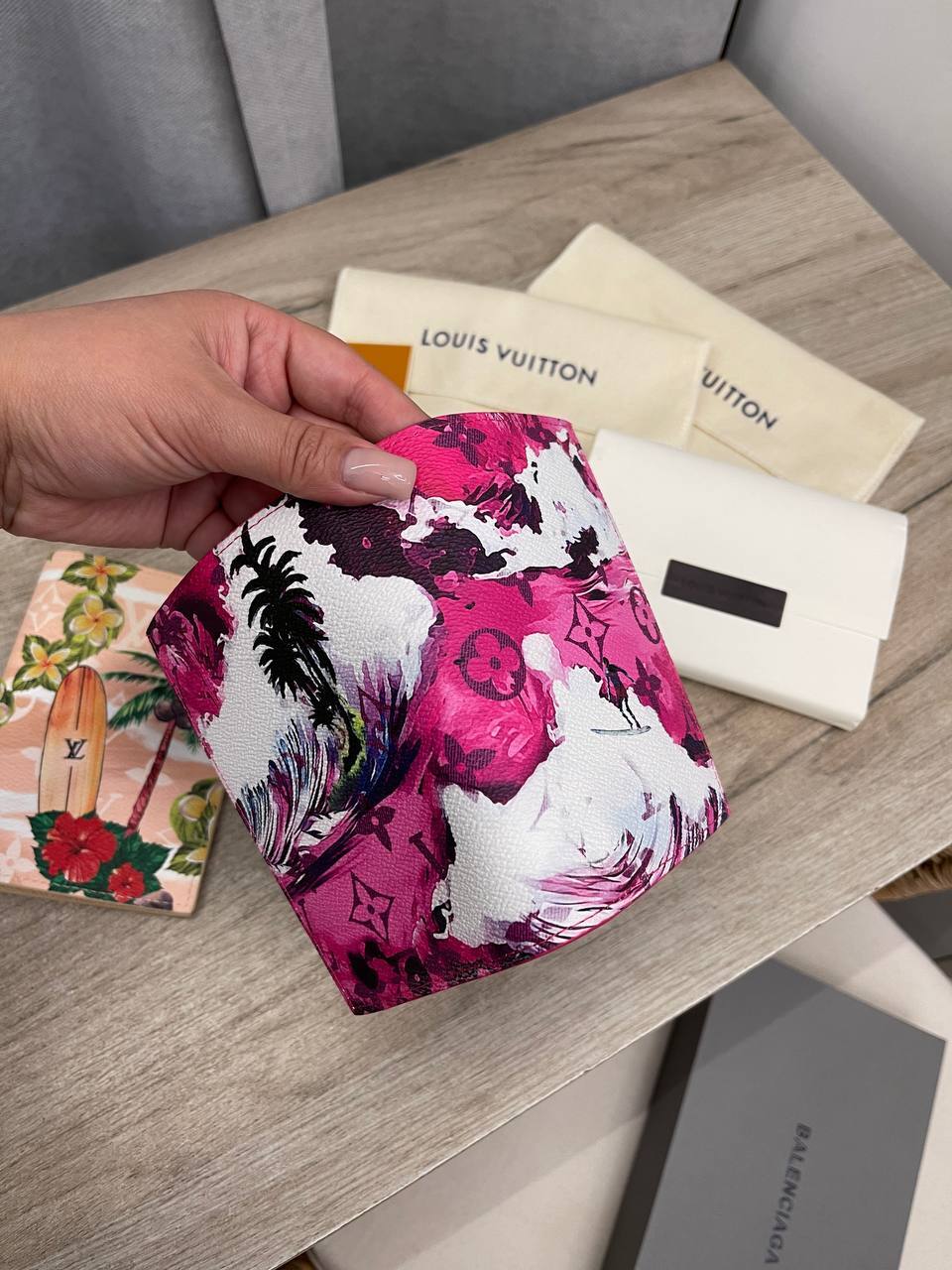 Коллекционная обложка на паспорт Louis Vuitton BP-51930 Коллекционная обложка на паспорт Louis Vuitton BP-51930