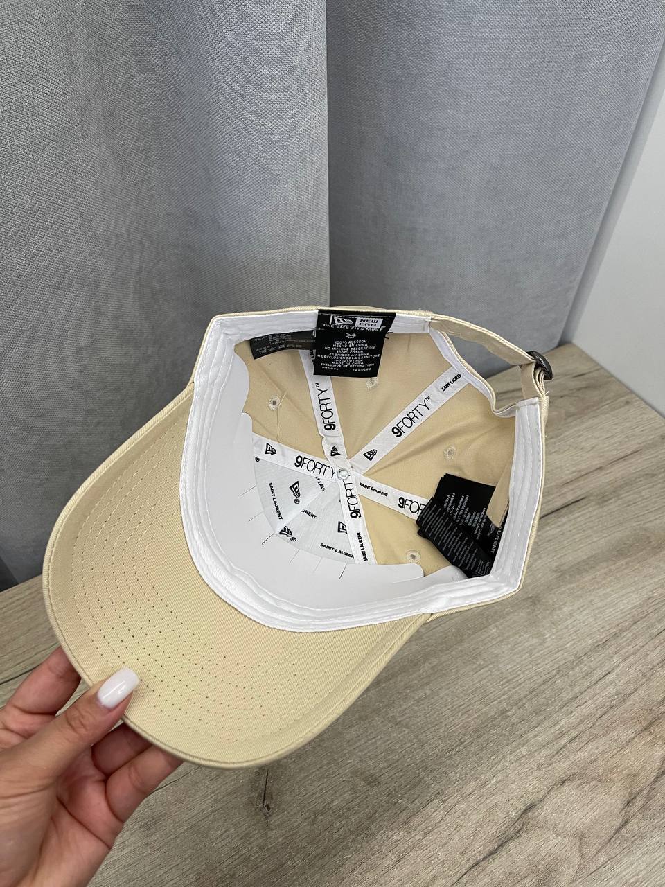 Повседневная бейсболка Yves Saint Laurent BP-50669 Повседневная бейсболка Yves Saint Laurent BP-50669