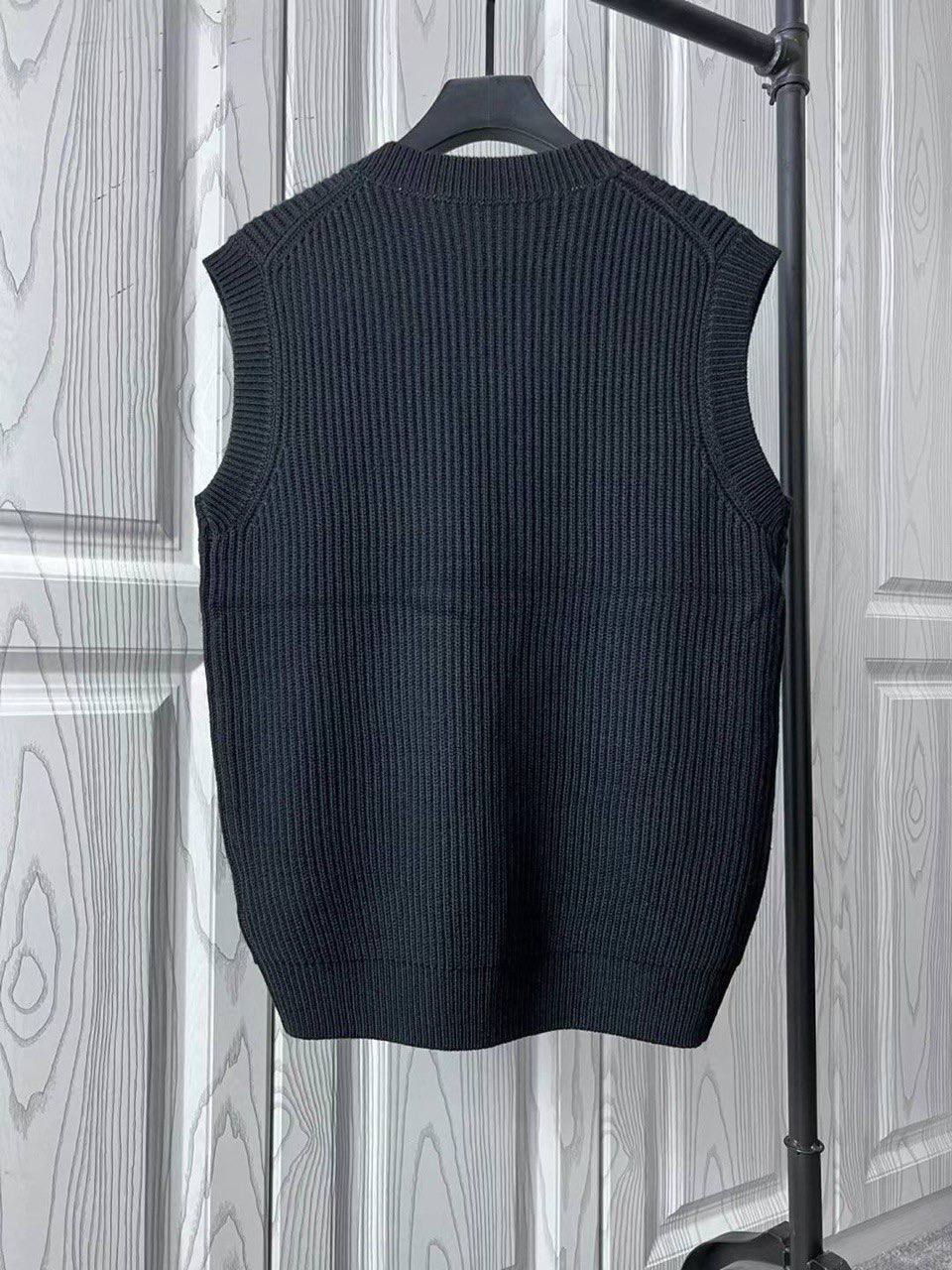 Жилет утепленный Prada BP-40405 Жилет утепленный Prada BP-40405