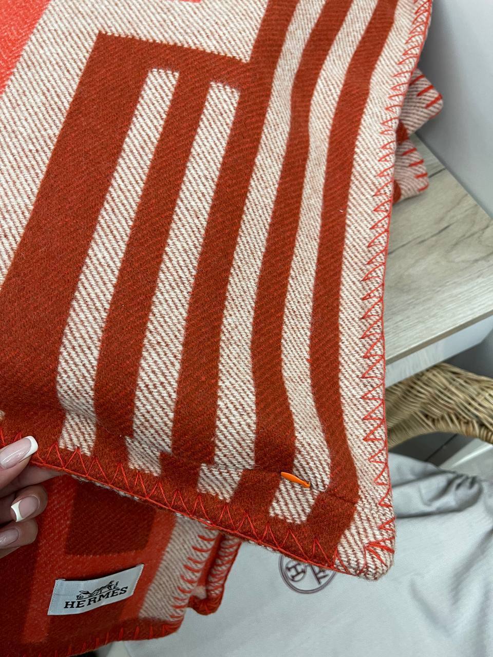 Подушка красного цвета Hermes BP-45576 Подушка красного цвета Hermes BP-45576