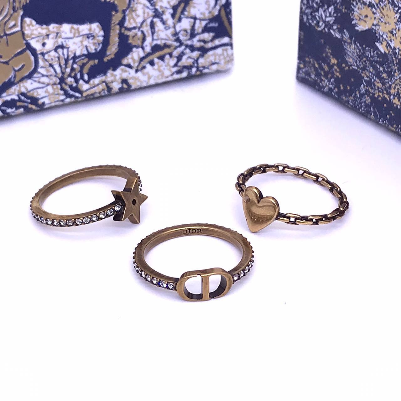 Кольцо Christian Dior BP-26899 трендовое Кольцо Christian Dior BP-26899 трендовое