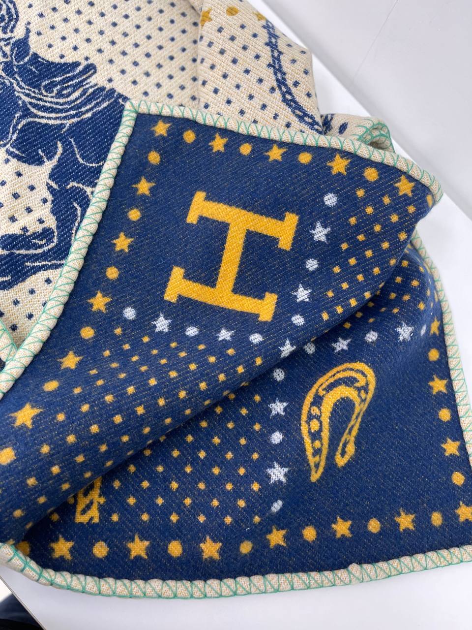 Плед стильный Hermes BP-38034 Плед стильный Hermes BP-38034