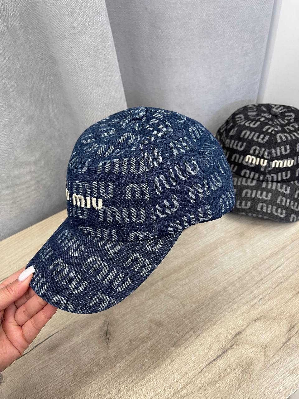 Повседневная бейсболка Miu Miu BP-50673 Повседневная бейсболка Miu Miu BP-50673