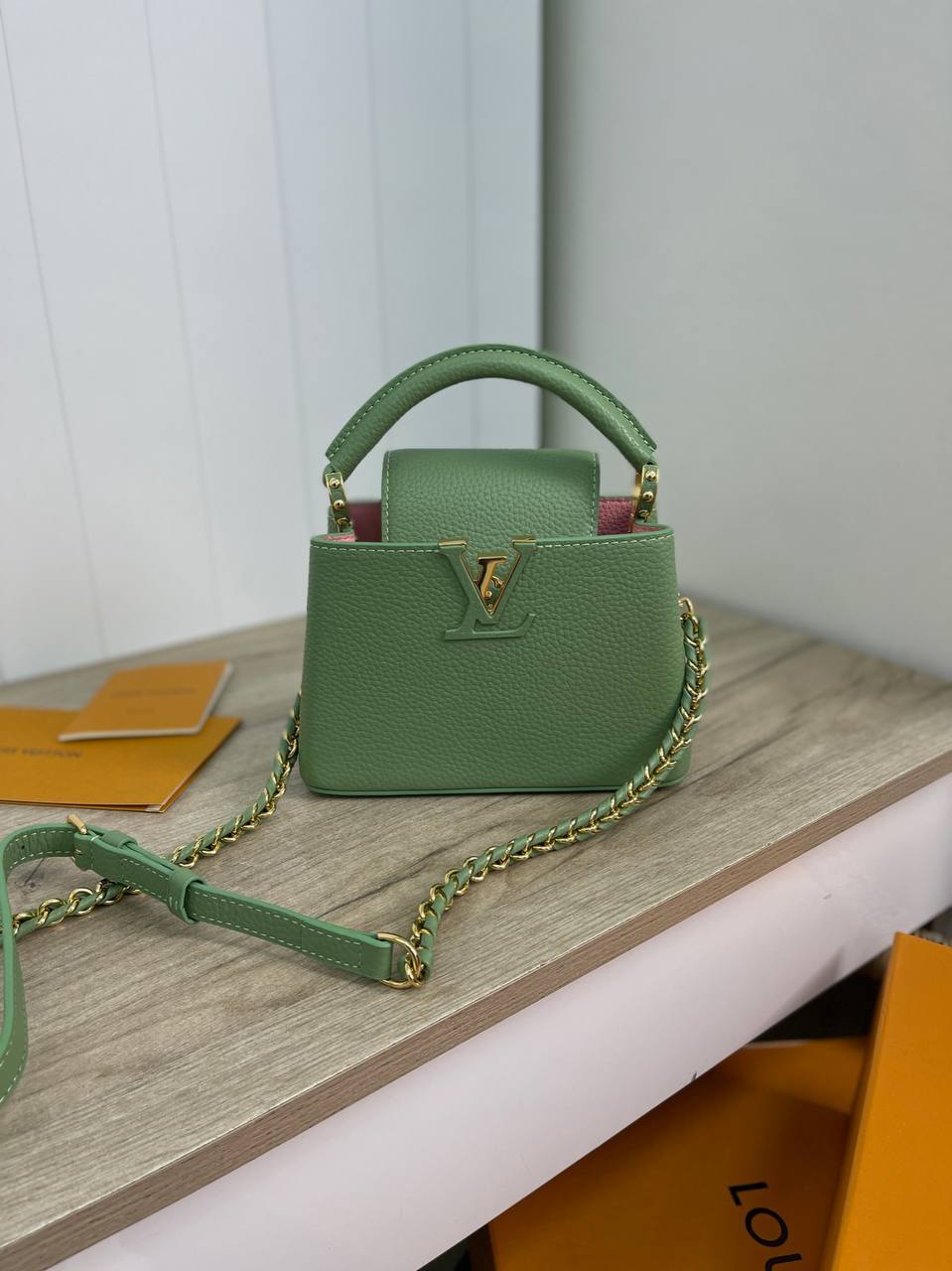 Коллекционная сумка Capucines Louis Vuitton, 20 см, BP-29919 Коллекционная сумка Capucines Louis Vuitton, 20 см, BP-29919