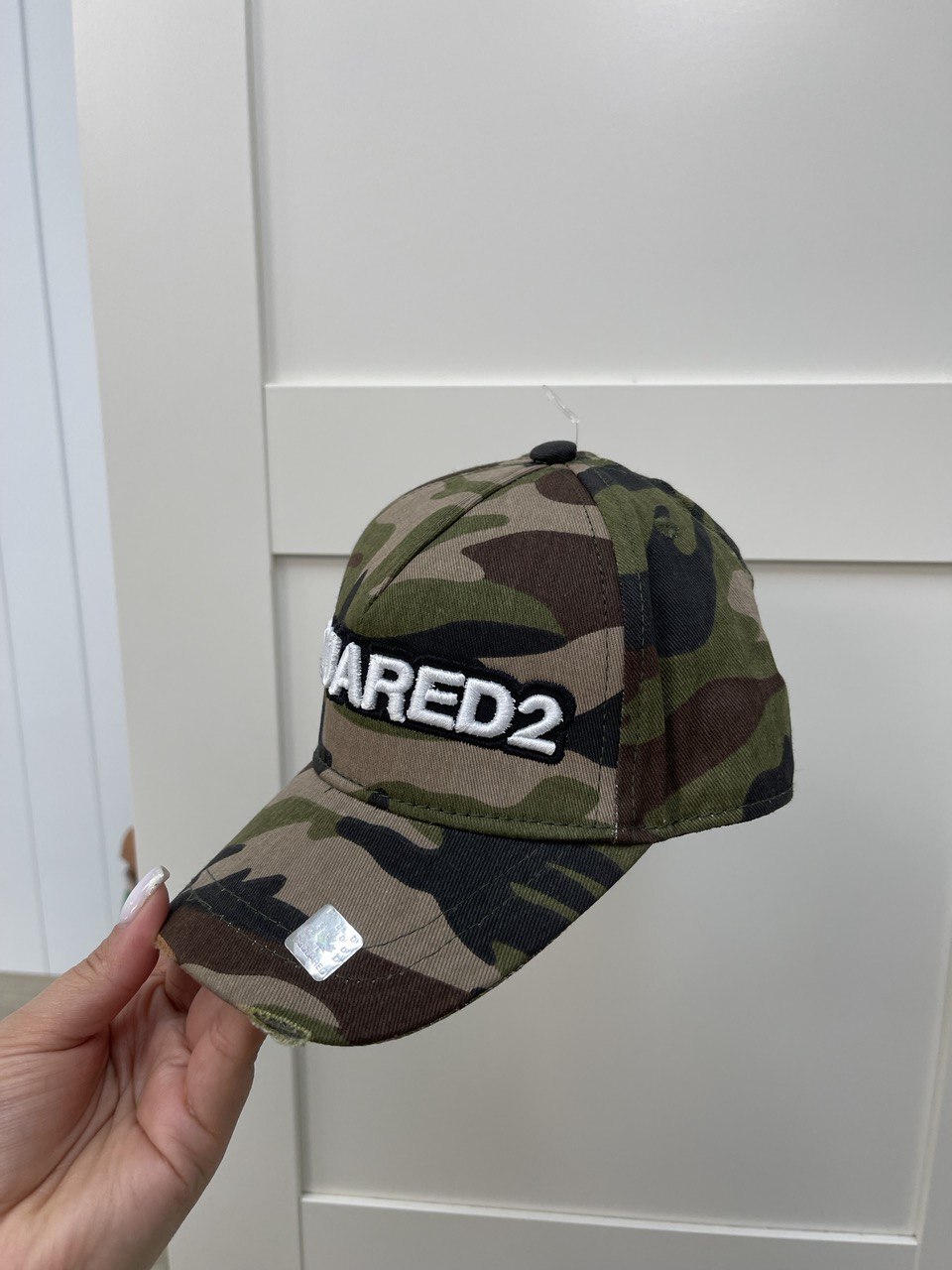 Бейсболка фирменная Dsquared BP-35721 Бейсболка фирменная Dsquared BP-35721