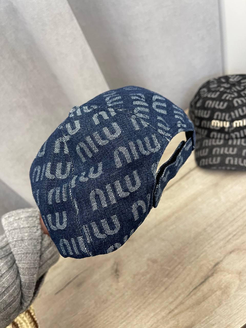 Повседневная бейсболка Miu Miu BP-50673 Повседневная бейсболка Miu Miu BP-50673