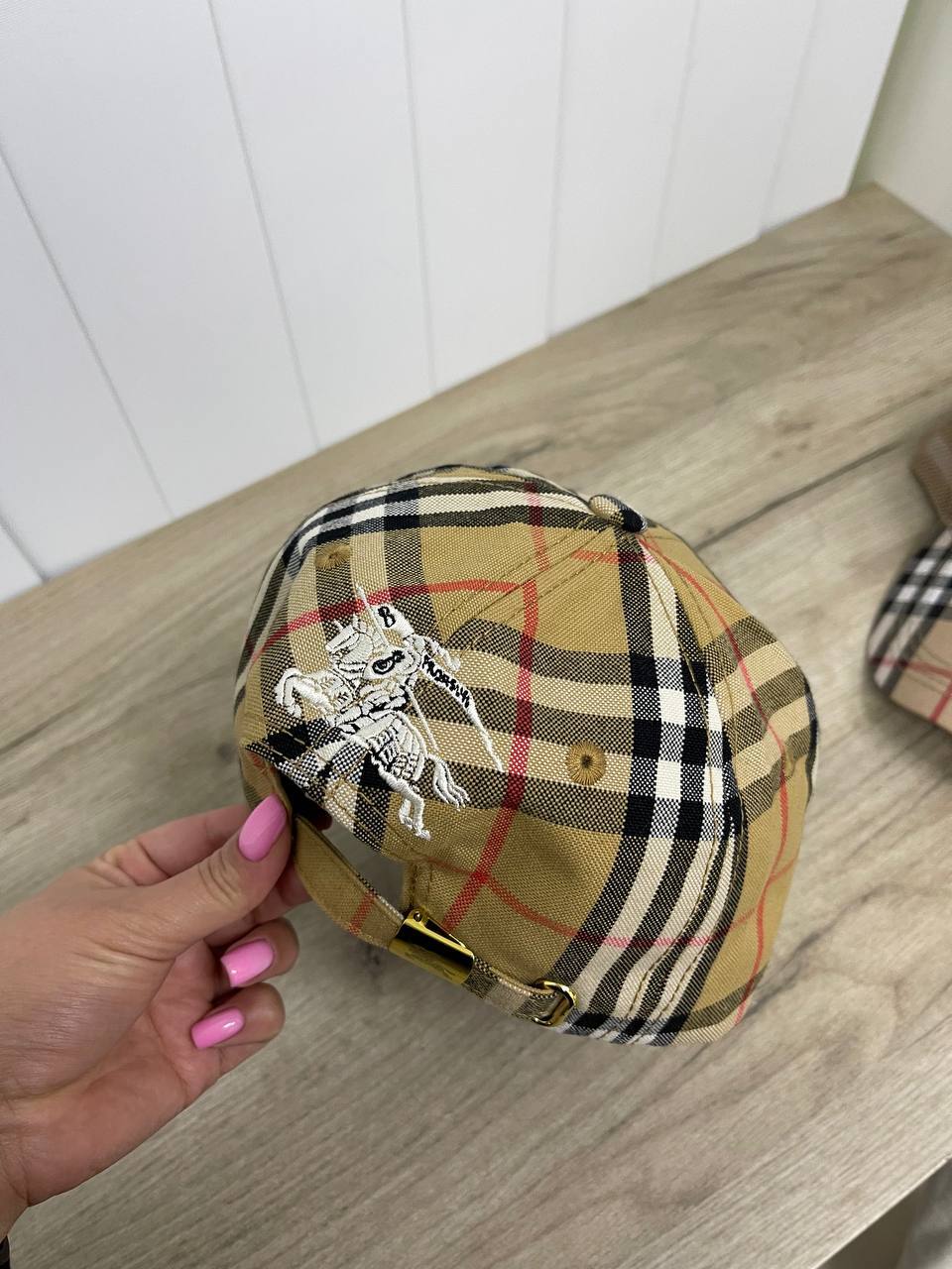 Бейсболка BP-28940 Burberry трендовая Бейсболка BP-28940 Burberry трендовая