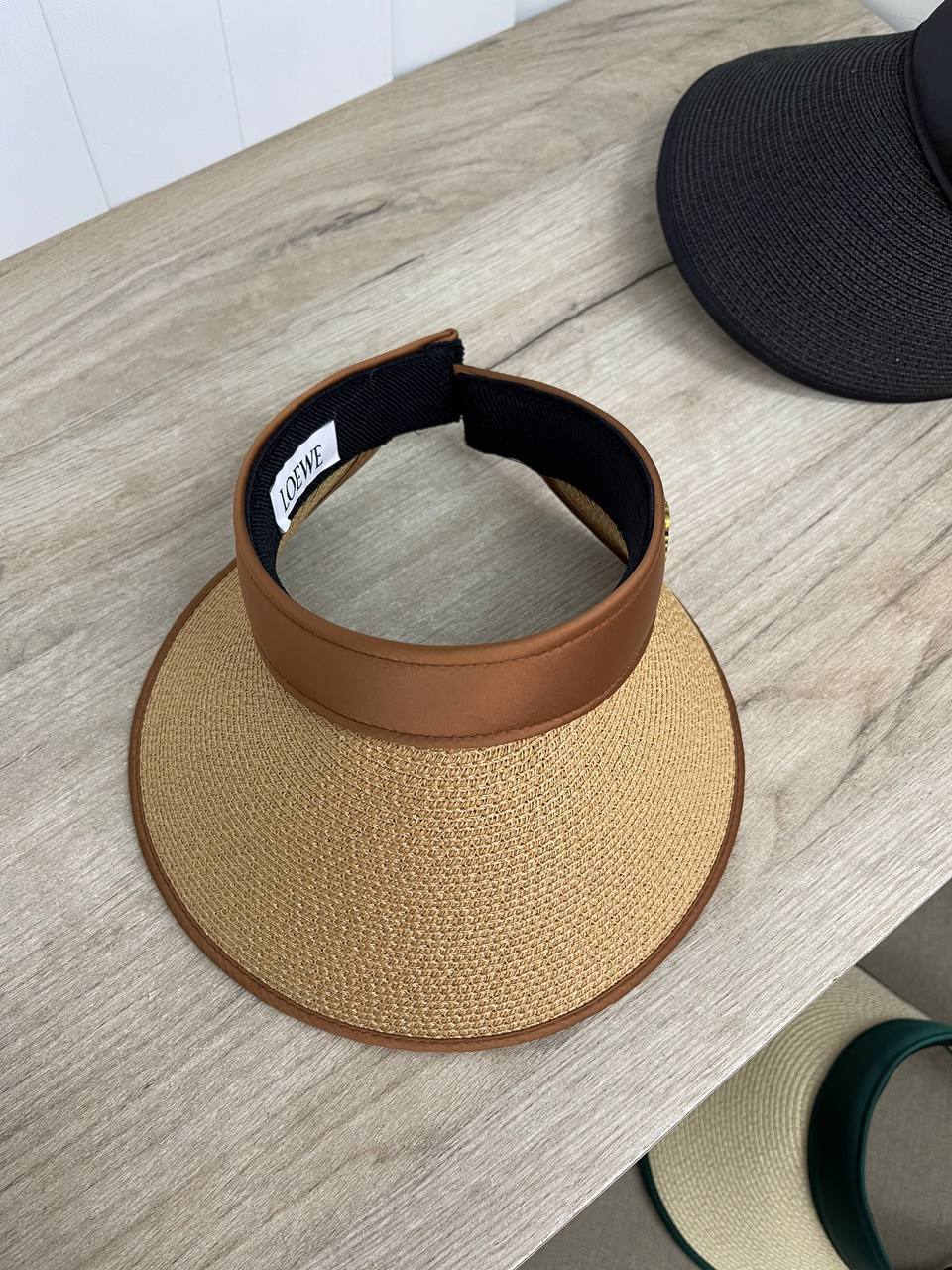 Стильный козырек Loewe BP-30715 Стильный козырек Loewe BP-30715