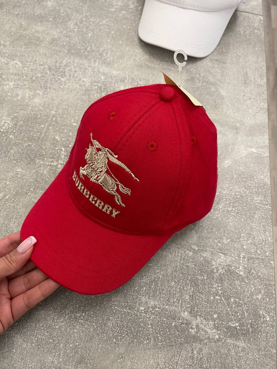 Бейсболка Burberry BP-49685 стильная Бейсболка Burberry BP-49685 стильная