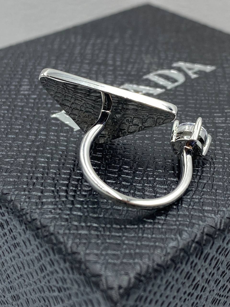 Кольцо Prada премиальное BP-42582 Кольцо Prada премиальное BP-42582