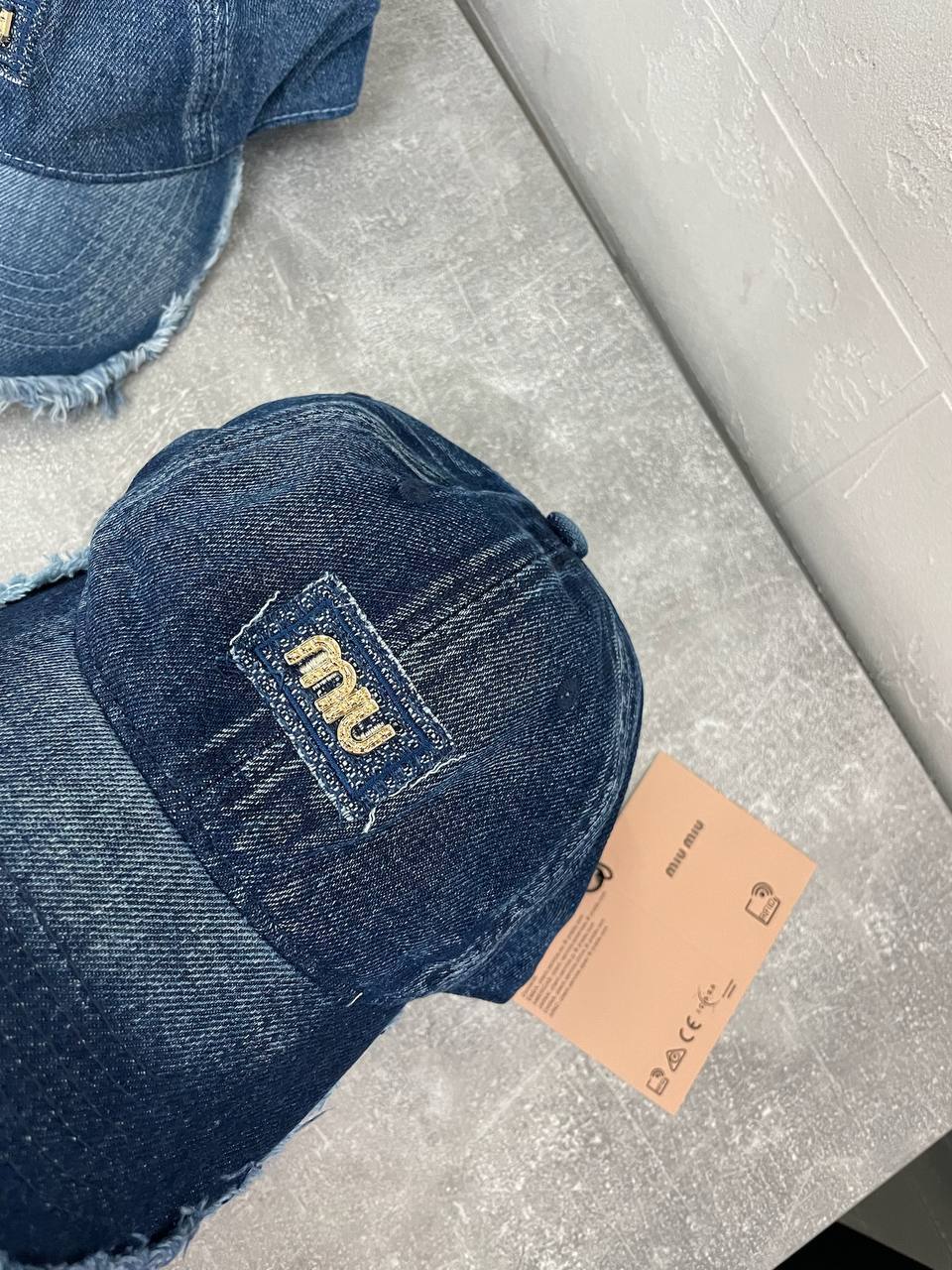 Повседневная бейсболка Miu Miu BP-48801 Повседневная бейсболка Miu Miu BP-48801