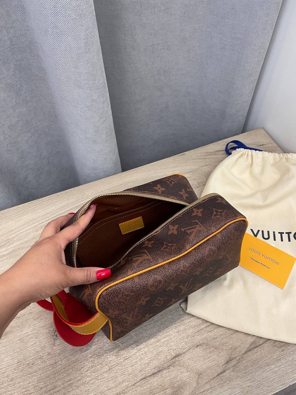 Косметичка желто-коричневая премиум Louis Vuitton BP-52916 Косметичка желто-коричневая премиум Louis Vuitton BP-52916