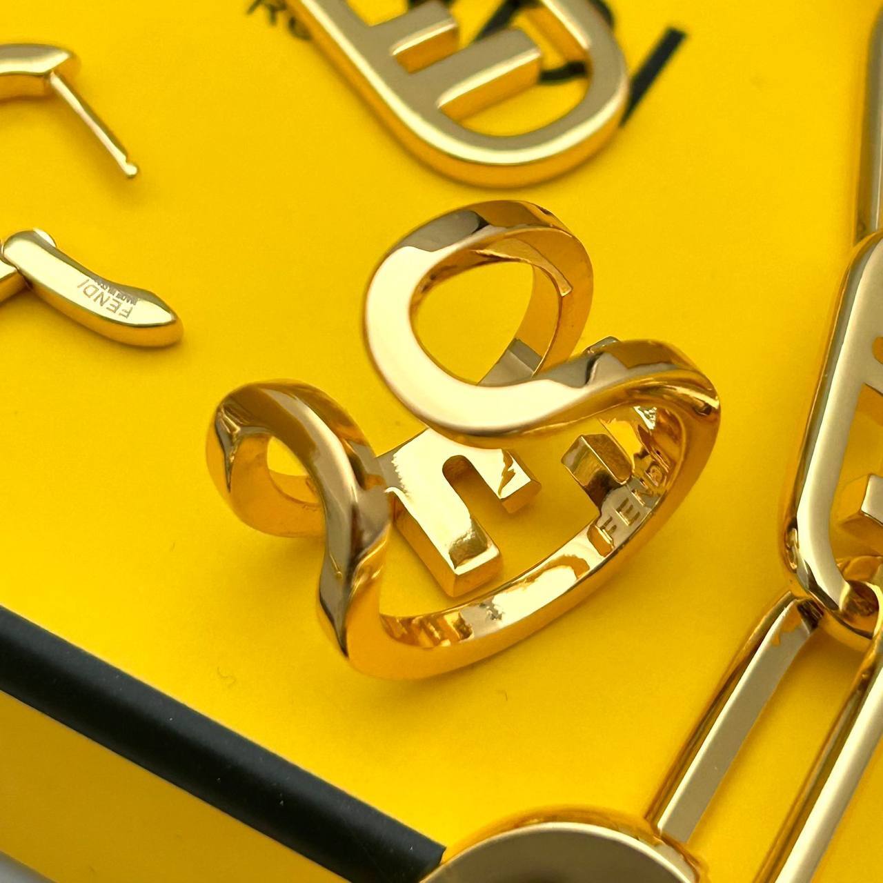 Кольцо Fendi BP-52703 люксовое Кольцо Fendi BP-52703 люксовое