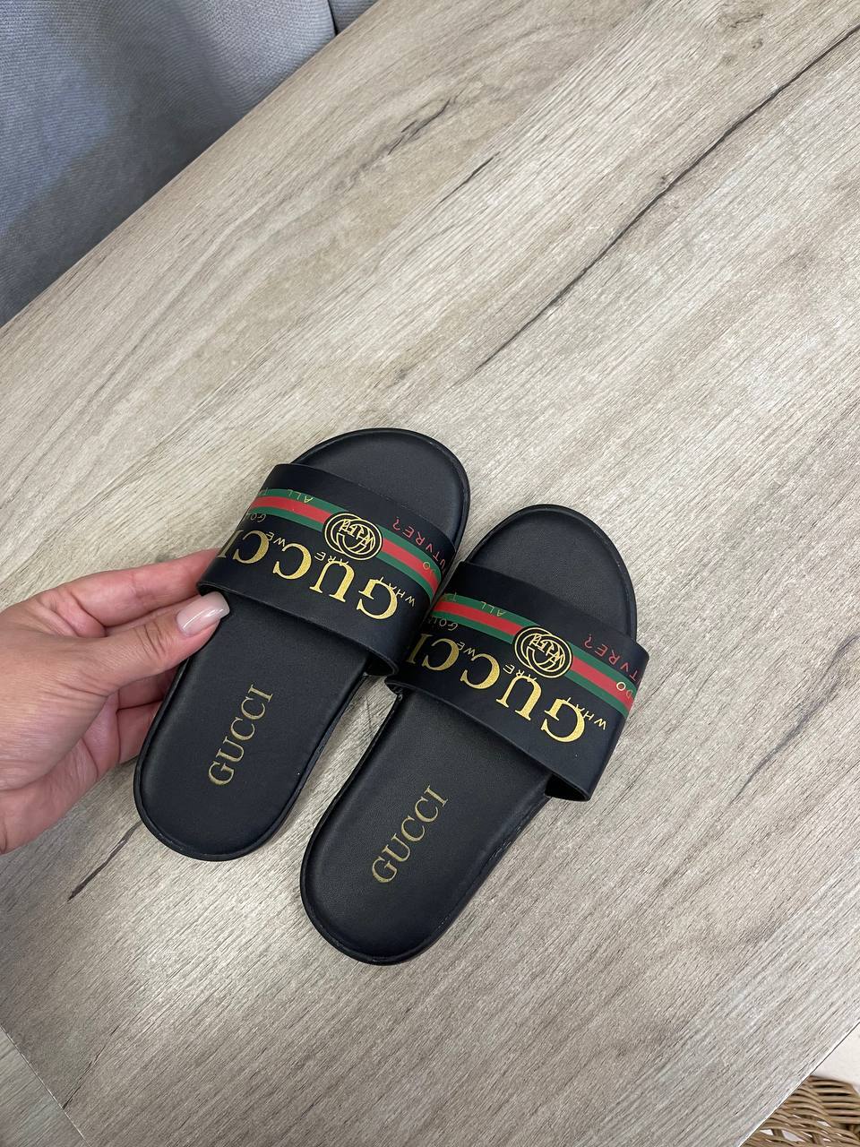 Gucci шлепанцы BP-52183 стильные Gucci шлепанцы BP-52183 стильные