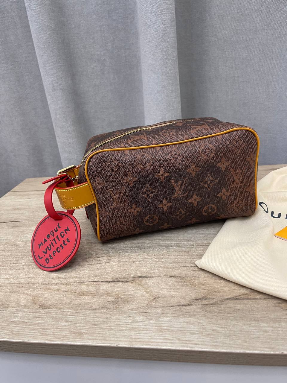 Косметичка желто-коричневая премиум Louis Vuitton BP-52916 Косметичка желто-коричневая премиум Louis Vuitton BP-52916