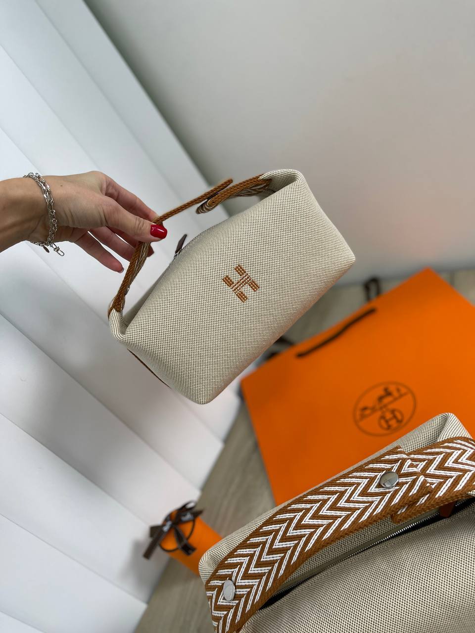 Косметичка светло-серая 21 см премиум женская Hermes BP-24602 Косметичка светло-серая 21 см премиум женская Hermes BP-24602