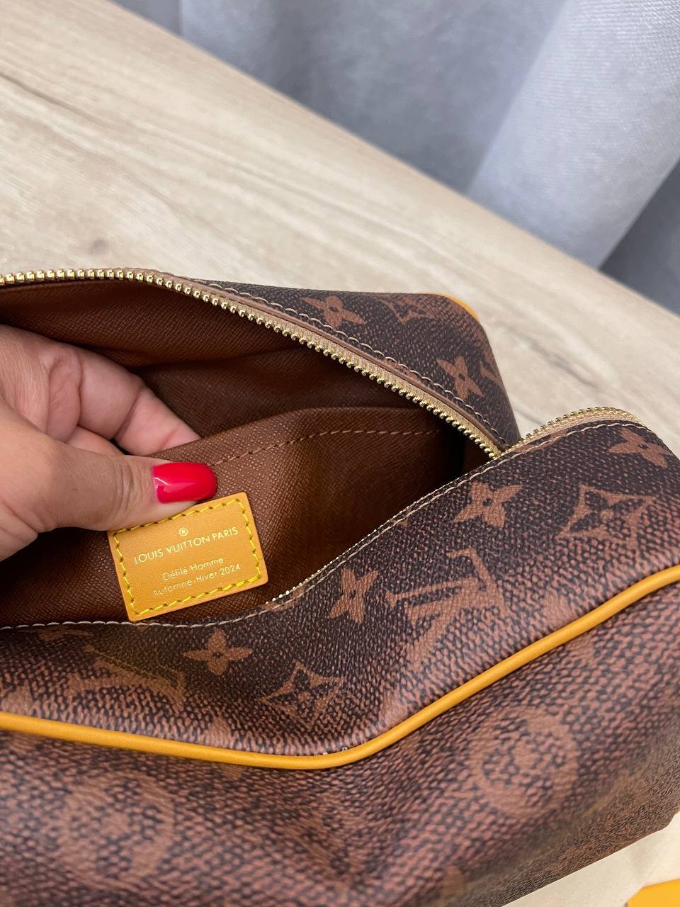 Косметичка желто-коричневая премиум Louis Vuitton BP-52916 Косметичка желто-коричневая премиум Louis Vuitton BP-52916