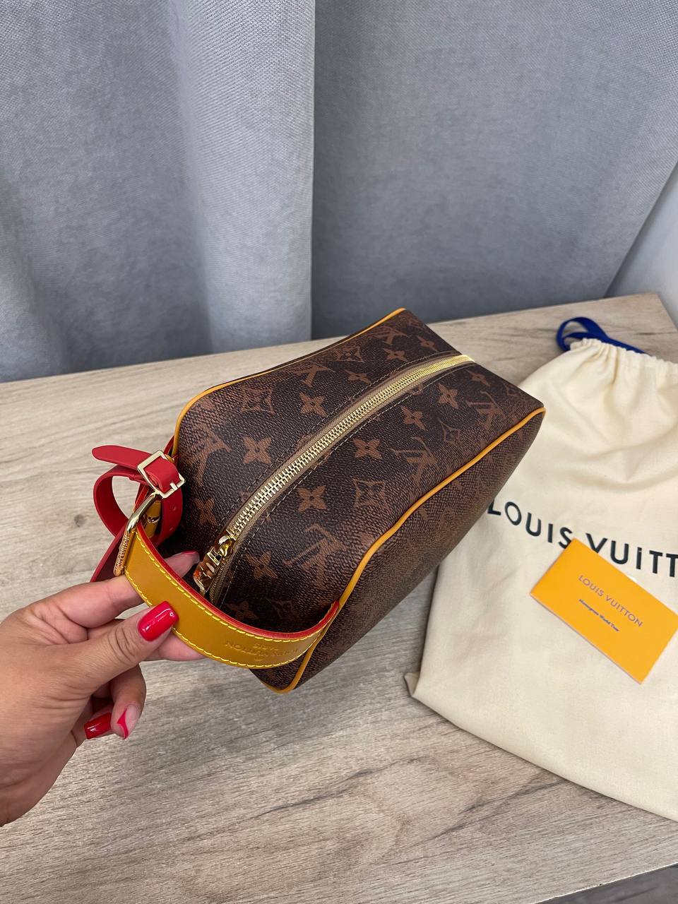 Косметичка желто-коричневая премиум Louis Vuitton BP-52916 Косметичка желто-коричневая премиум Louis Vuitton BP-52916
