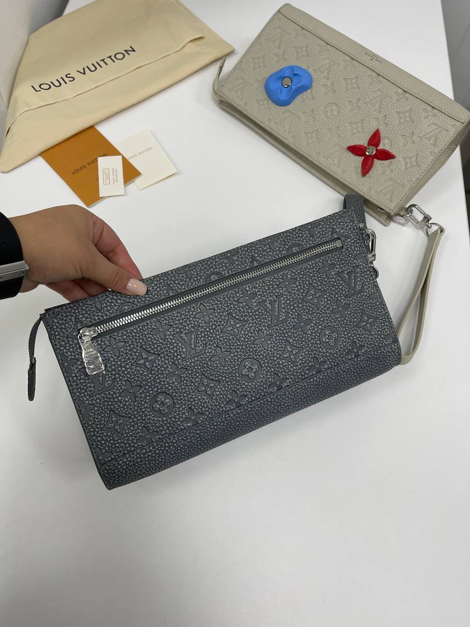 Клатч модель BP-22131 от Louis Vuitton Клатч модель BP-22131 от Louis Vuitton
