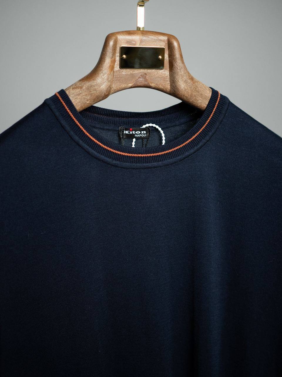 Футболка Kiton BP-49950 для повседневного образа Футболка Kiton BP-49950 для повседневного образа