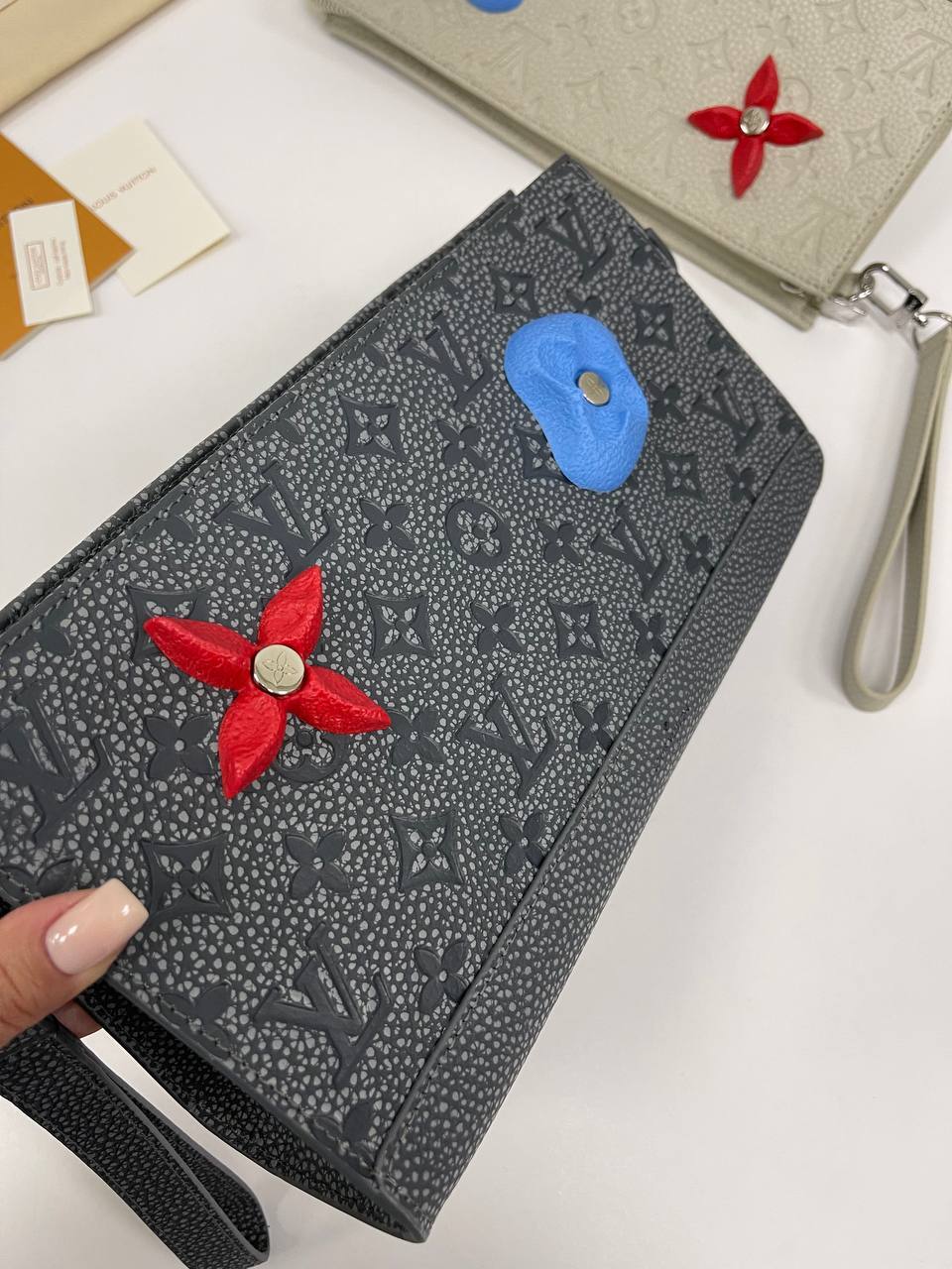 Клатч модель BP-22131 от Louis Vuitton Клатч модель BP-22131 от Louis Vuitton