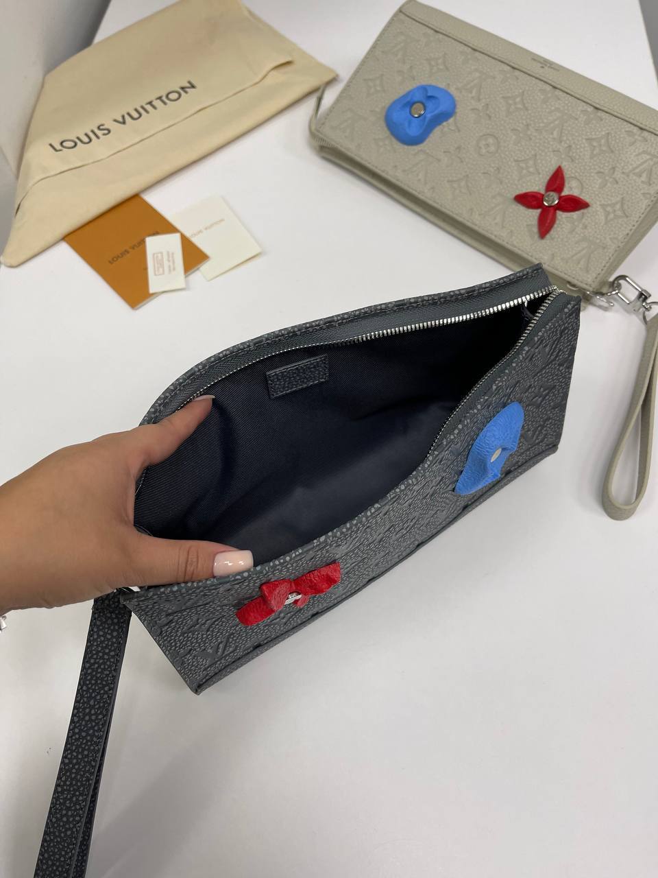 Клатч модель BP-22131 от Louis Vuitton Клатч модель BP-22131 от Louis Vuitton