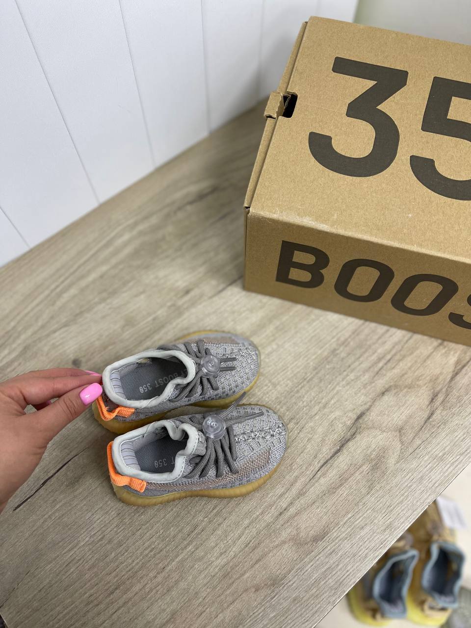 Серо-жемчужные кроссовки Adidas Yeezy Boost BP-28855 Серо-жемчужные кроссовки Adidas Yeezy Boost BP-28855