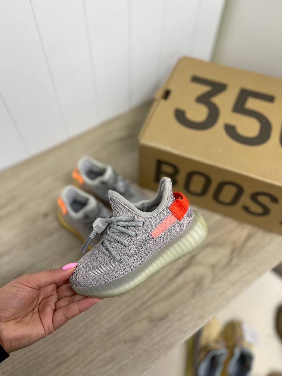 Серо-жемчужные кроссовки Adidas Yeezy Boost BP-28855 Серо-жемчужные кроссовки Adidas Yeezy Boost BP-28855