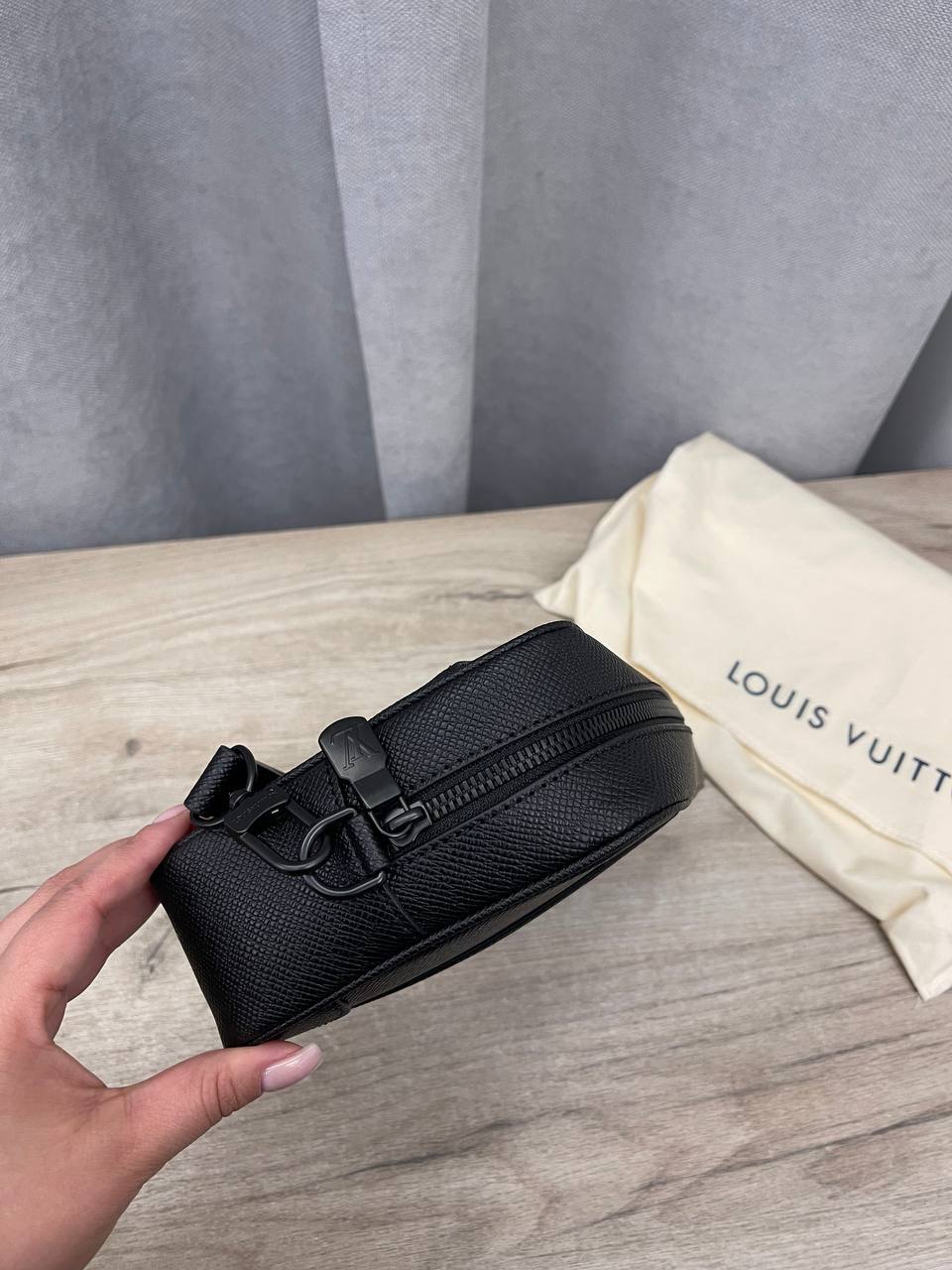 Борсетка BP-47986 от Louis Vuitton Борсетка BP-47986 от Louis Vuitton