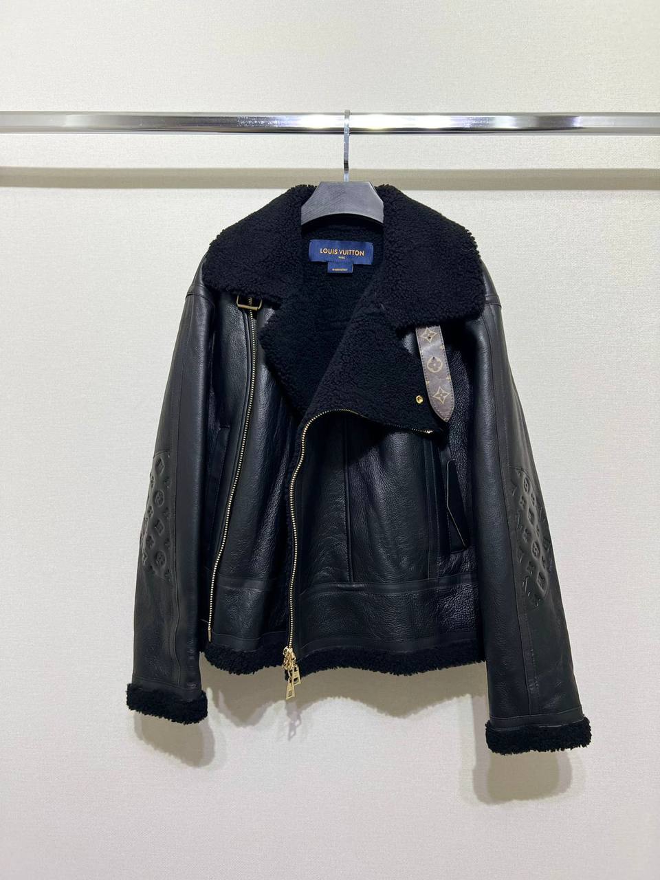 Коллекционная дубленка Louis Vuitton BP-44026 Коллекционная дубленка Louis Vuitton BP-44026