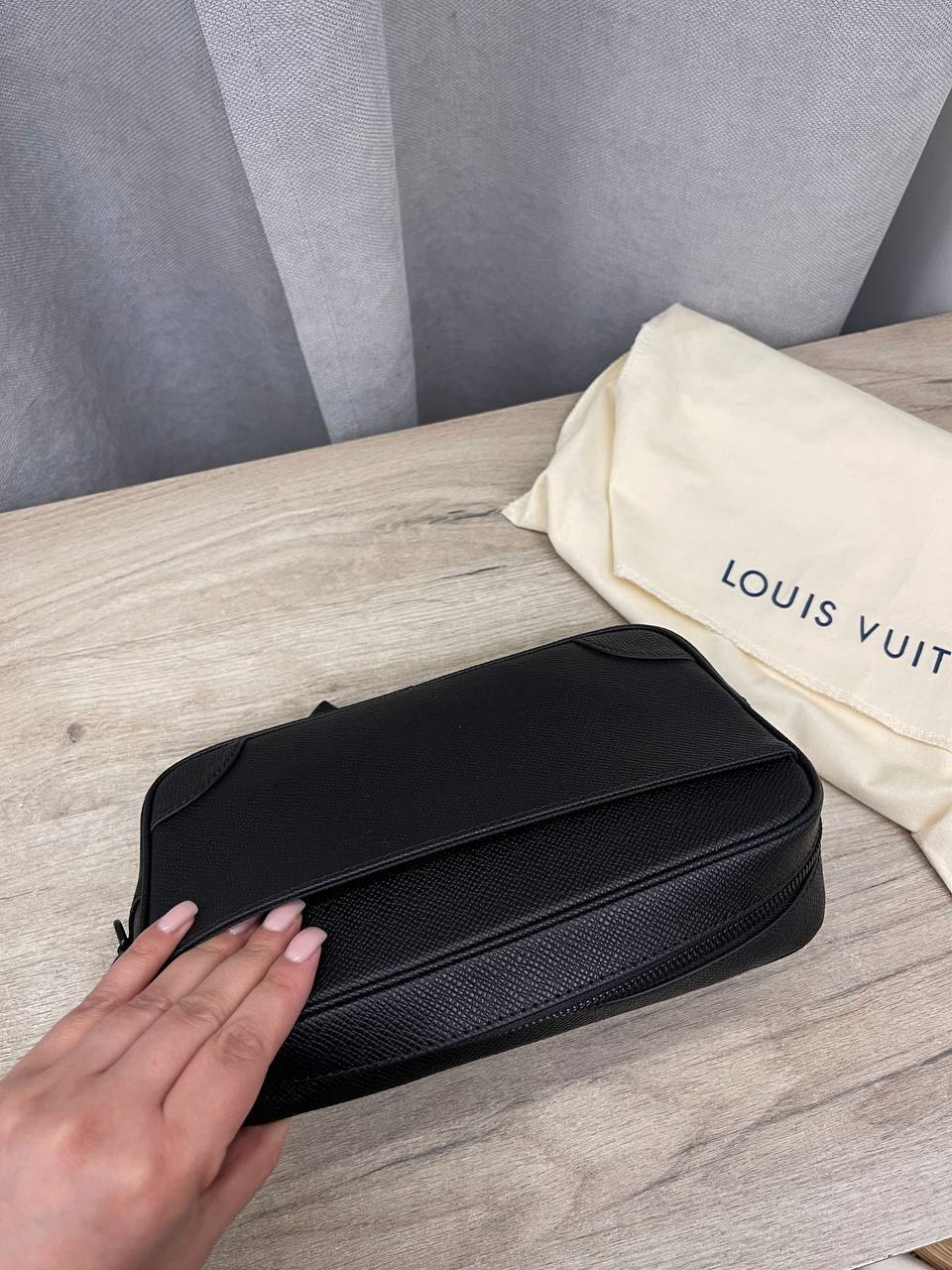 Борсетка BP-47986 от Louis Vuitton Борсетка BP-47986 от Louis Vuitton