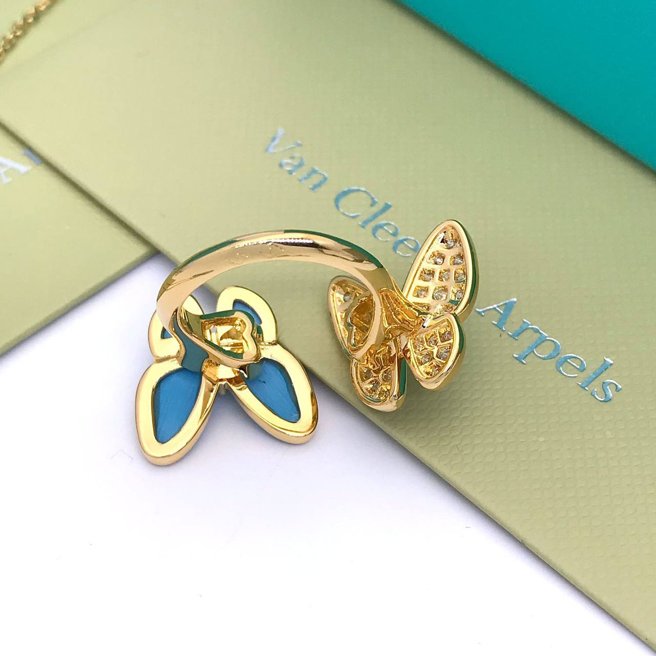 Трендовое кольцо Van Cleef BP-30545 Трендовое кольцо Van Cleef BP-30545