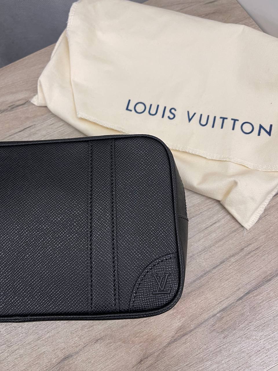 Борсетка BP-47986 от Louis Vuitton Борсетка BP-47986 от Louis Vuitton