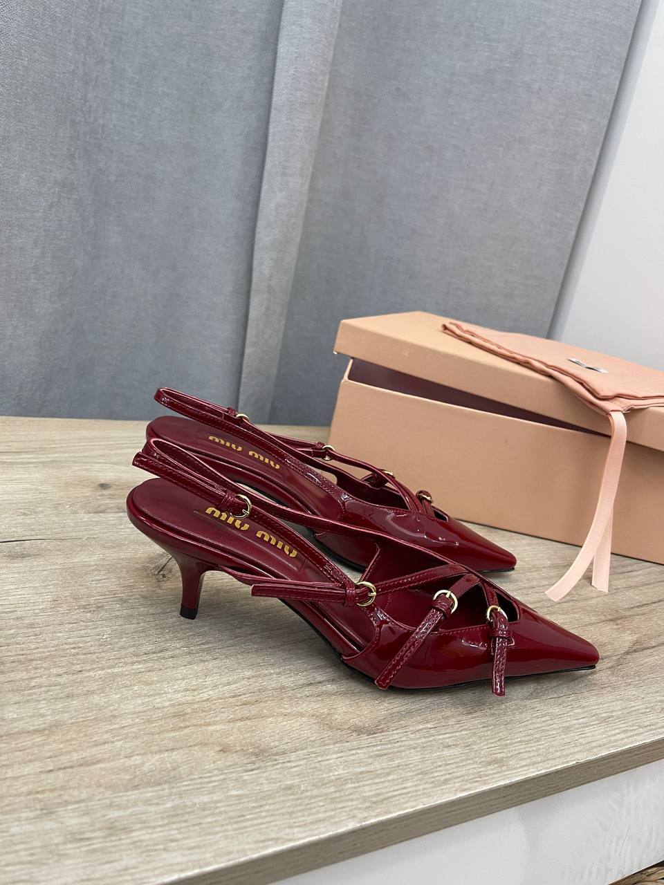 Трендовые туфли Miu Miu BP-48877 Трендовые туфли Miu Miu BP-48877