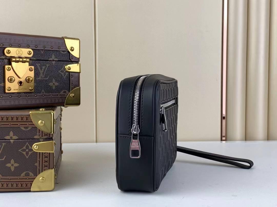 Борсетка BP-39692 от Louis Vuitton Борсетка BP-39692 от Louis Vuitton