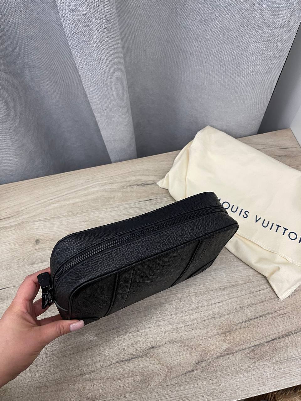 Борсетка BP-47986 от Louis Vuitton Борсетка BP-47986 от Louis Vuitton