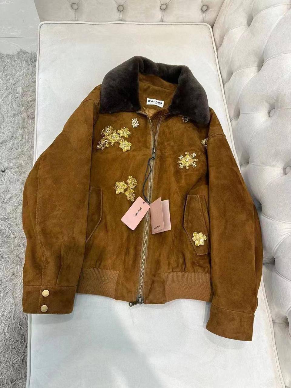 Замшевый бомбер коллекционный Miu Miu BP-53806 Замшевый бомбер коллекционный Miu Miu BP-53806