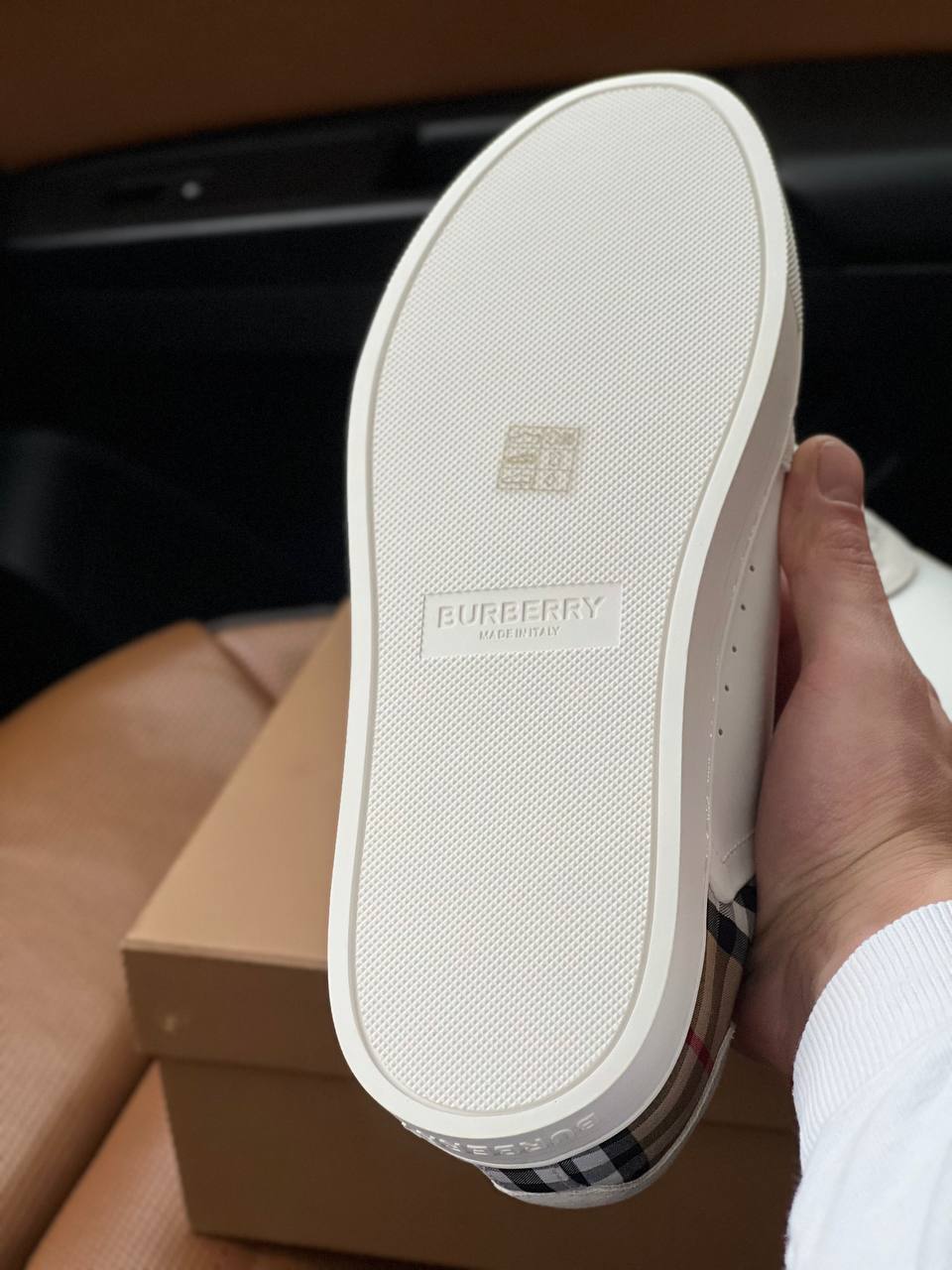 Трендовые кеды белые Burberry BP-695851 Трендовые кеды белые Burberry BP-695851