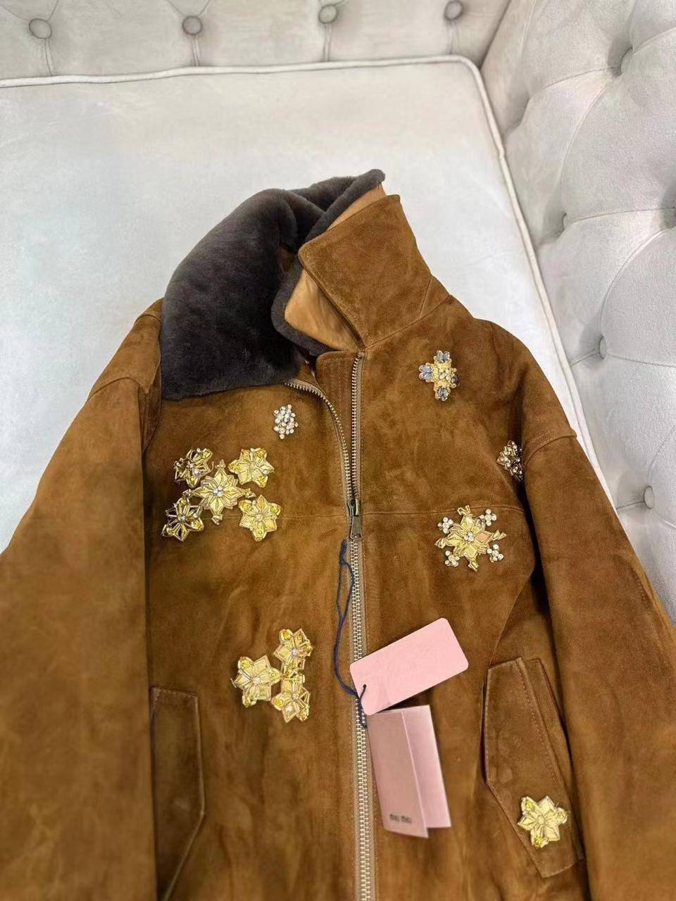 Замшевый бомбер коллекционный Miu Miu BP-53806 Замшевый бомбер коллекционный Miu Miu BP-53806