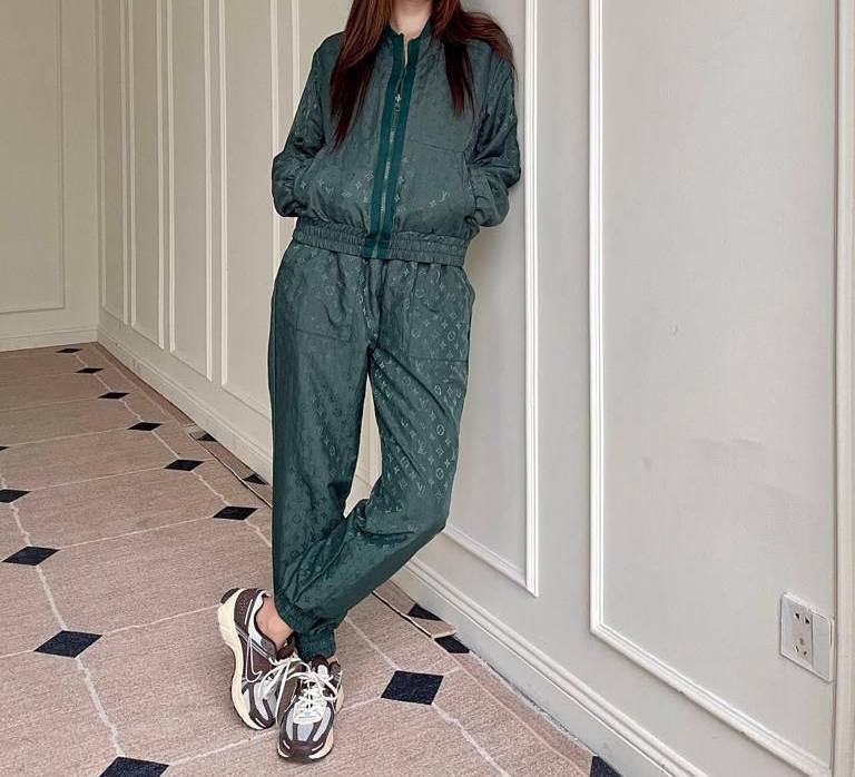 Коллекционный спортивный костюм Louis Vuitton BP-45287 Коллекционный спортивный костюм Louis Vuitton BP-45287