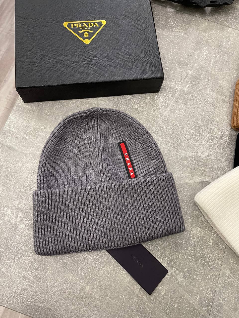 Коллекционная шапка Prada BP-43018 Коллекционная шапка Prada BP-43018