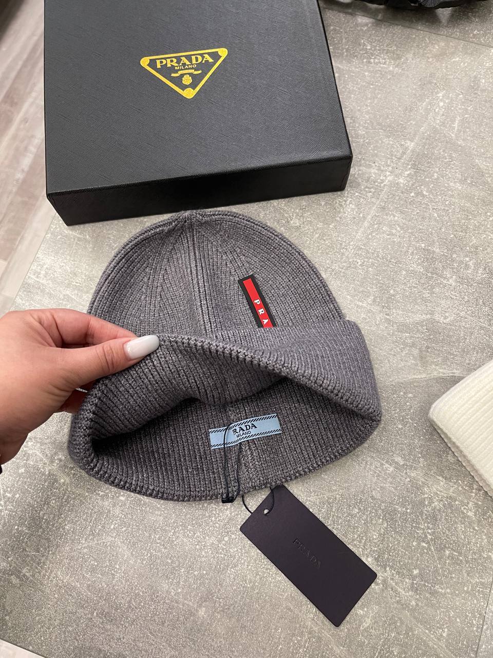 Коллекционная шапка Prada BP-43018 Коллекционная шапка Prada BP-43018