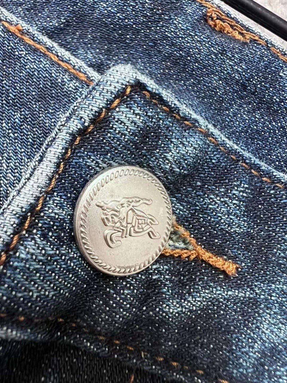 Джинсы Burberry BP-40399 стильные Джинсы Burberry BP-40399 стильные