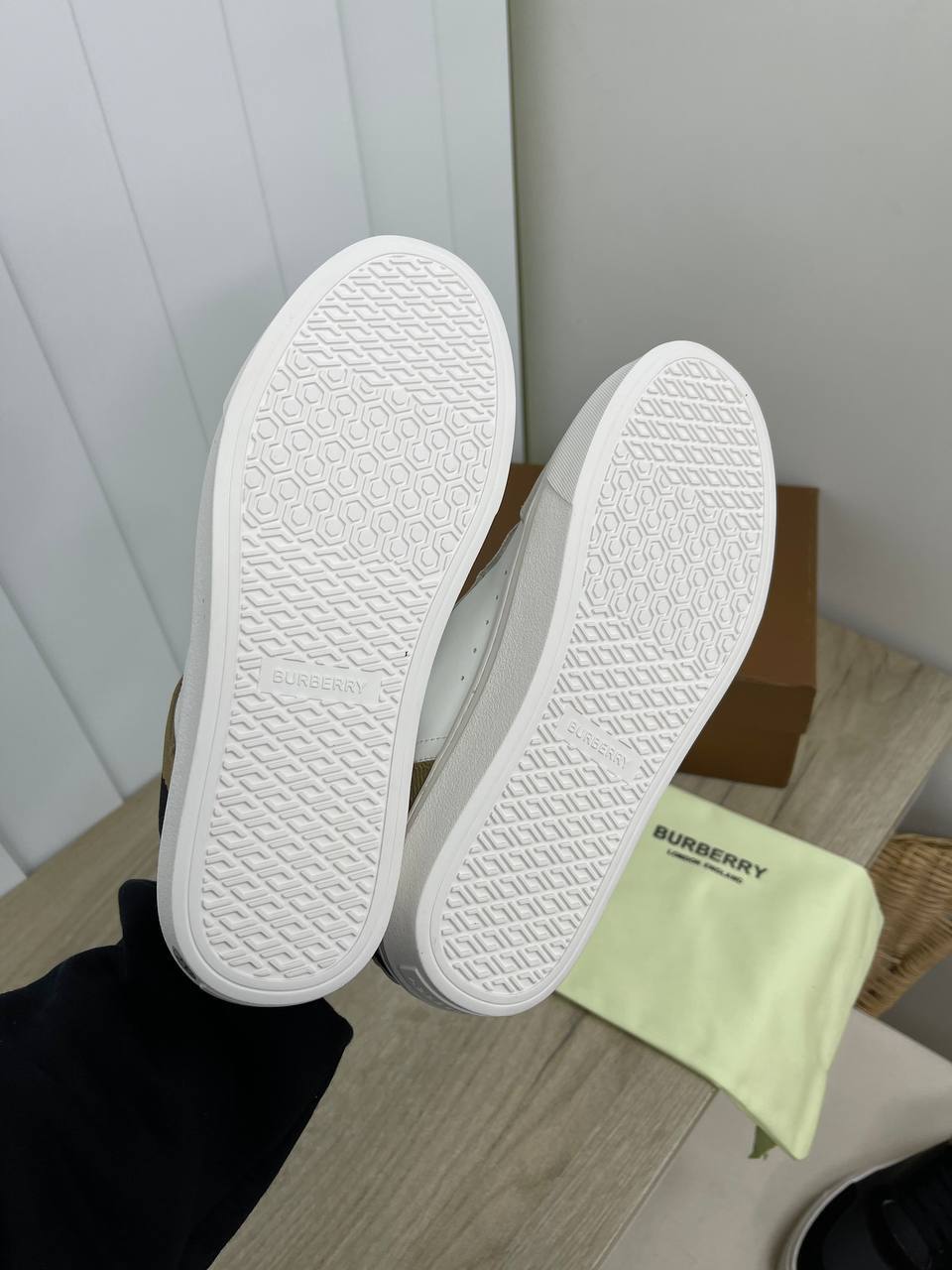 Трендовые кеды Burberry BP-19456 Трендовые кеды Burberry BP-19456